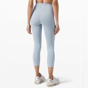 Lululemon Wunder Train High-Rise Crop 21"
Chambray size 4 ($88 msrp)
